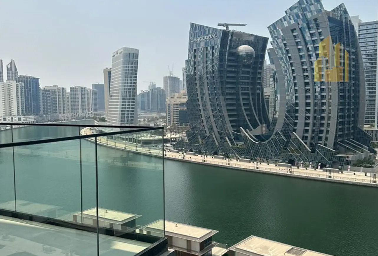 Burj Canal Views spacious bedroom